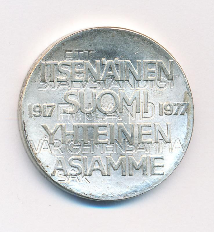 Finnország 1977. 10M Ag 'Függetlenség 60. évfordulója' kapszulában T:1- patina Finland 1977. 10 Markkaa Ag '60th Anniversary of Independence' in capsule C:AU Krause KM# 55 patina