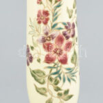 Zsolnay virágmintás porcelán váza, kézzel festett, jelzett, hibátlan, m: 27 cm