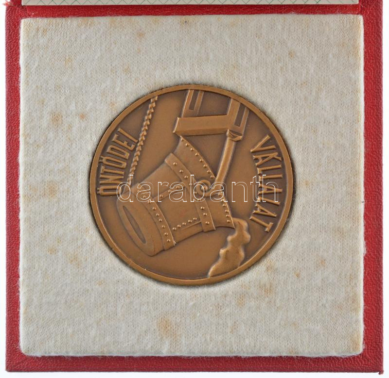 1977. 'Öntödei Vállalat' kétoldalas bronz emlékérem, hátoldalon gravírozva '30 ÉV HŰSÉGES MUNKÁJÁÉRT', eredeti tokban, igazolással (55mm) T:1-