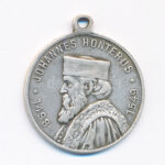 1898. 'Johannes Honterus 1498-1549' kétoldalas ezüstözött bronz emlékérem füllel (23mm) T:1- karc