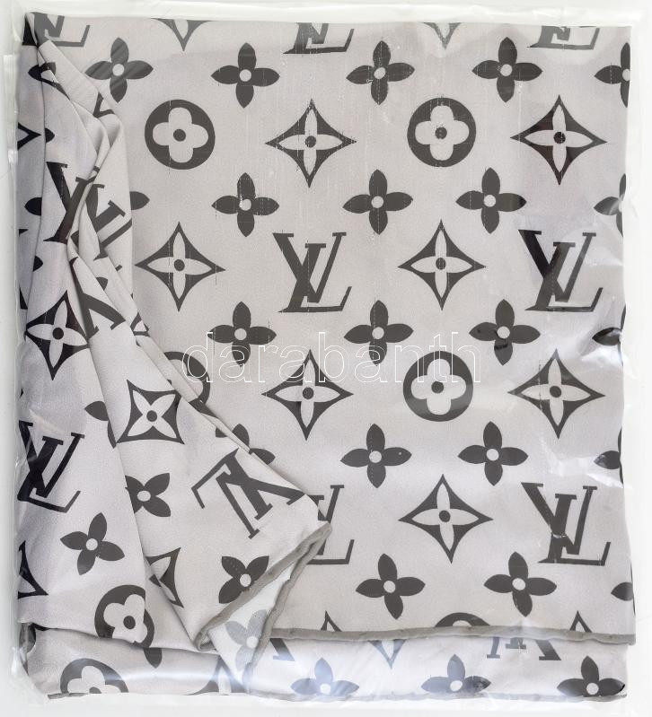 LOUIS VUITTON, 100 % selyem kendő, jelzett, kis hibákkal, 90x90 cm