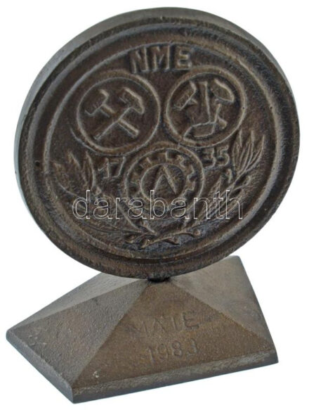1983 'NME (Nehézipari Műszaki Egyetem)' fém emlékérem (73mm) talapzatra erősítve T:1-