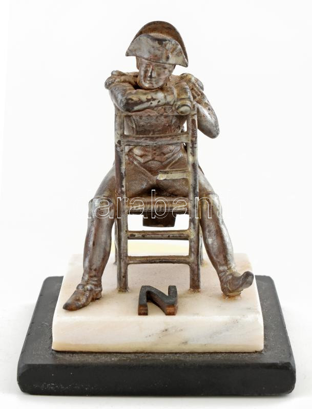 Jelzés nélkül: Napóleon. Fém, kőtalapzatra ragasztva, kopott, m: 9,5 cm