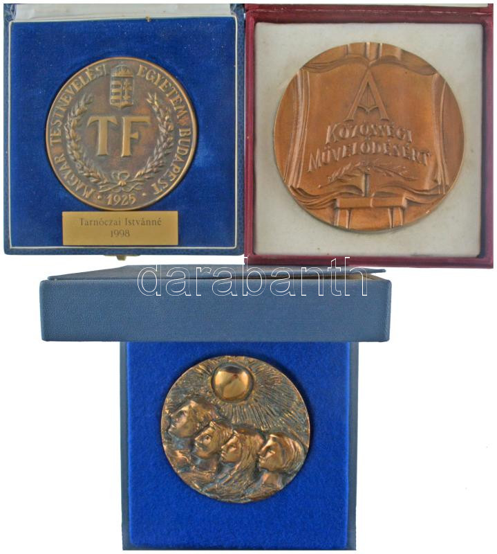 Szabó Iván (1913-1998) DN 'Győrffy István Kollégium 1942 XXX' egyoldalas bronz emlékérem sérült dobozában (88mm) + 'Magyar Testnevelési Egyetem 1925 Budapest' egyoldalas bronz emlékérem Tarnóczai Istvánné nevére szóló sérült