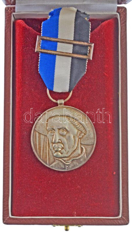 Portugália DN 'Jóakaró (Talant de bien faire)' kitüntetés szalaggal (40mm ) 'Frederico da Costa - Fabricante de Medalhas Lisboa' feliratú gyaári díszdobozban (140x80mm) T:2 Portugal ND 'Will to do good (Talant de bien faire) decoration