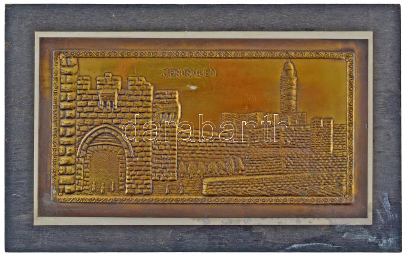 Izrael DN 'Jeruzsálem' domborított rézlemez plakett (225x 122mm) fa lapra ragasztva + 'Jeruzsálem' műgyanta plakett (175x58mm) fa lapra ragasztva T:2 Israel ND 'Jerusalem' embossed copper plate plaque (225x122mm) on wood plate + 'Jerusalem'
