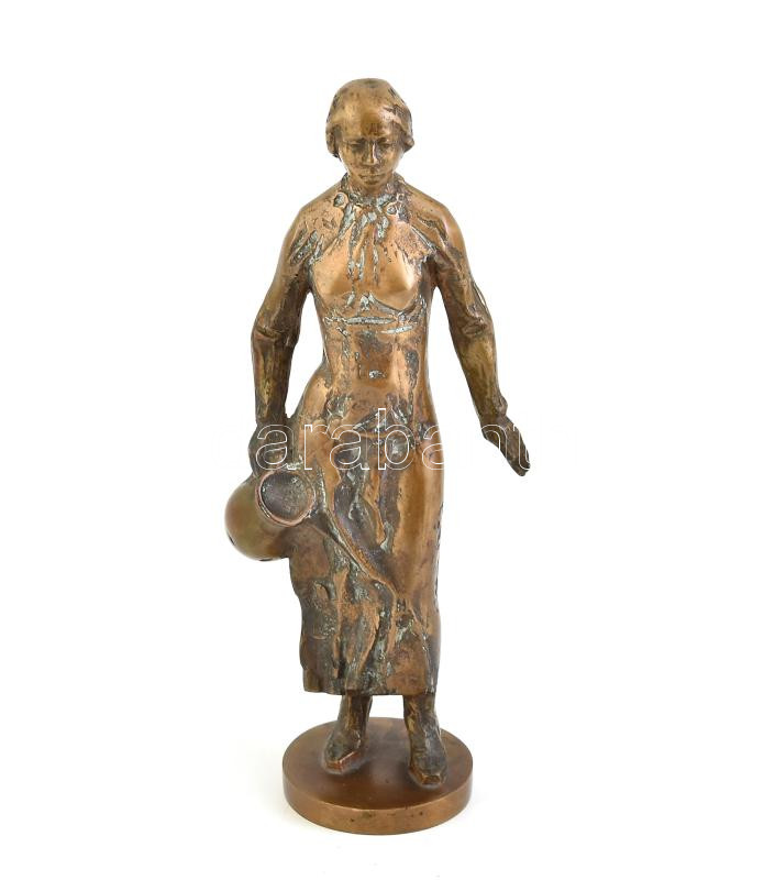 Józsa Lajos (1944-) Vízhordó asszony. Bronz. Jelzett, sorszámozott 10/2. 25 cm