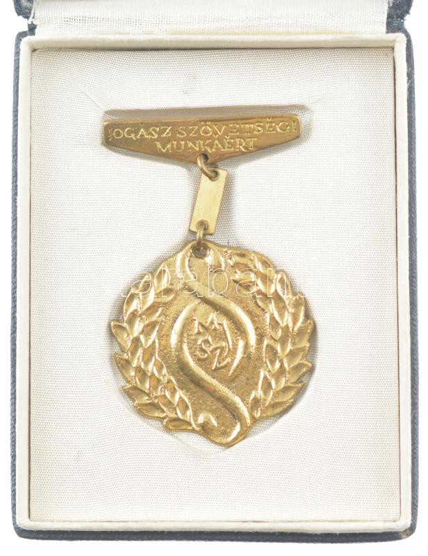 ~1980. 'Jogász Szövetségi Munkáért' aranyozott fém jelvény dísztokban (65x40mm) T:2