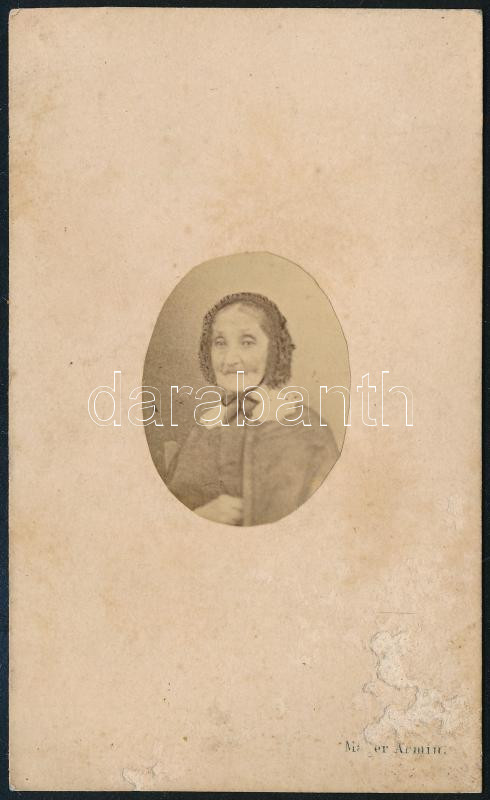 cca 1865 Vasvári Nagy Sámuelné, keményhátú fotó Mager Ármin komáromi műterméből, sérült, 10,5×6,5 cm