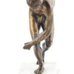 Diszkoszvető, patinázott bronz, márványtalpon, jelzés nélkül. Alsó talapzata mozog. m: 37 cm - Image 3