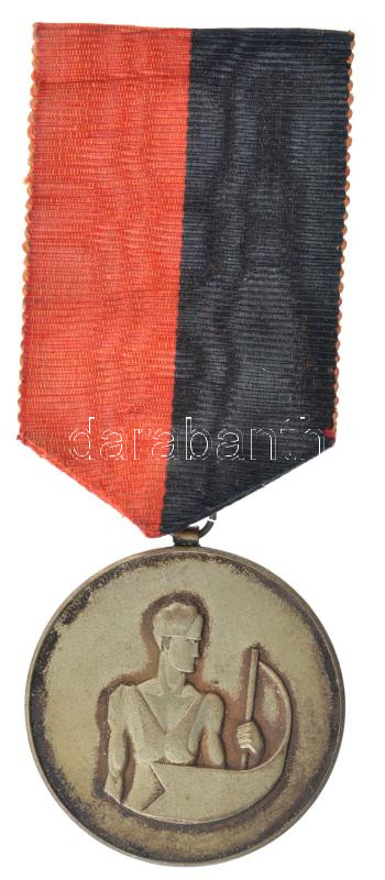 1936. 'Műegyetem Athletikai és Football Club 1897' ezüstözött bronz díjérem szalaggal, '1936. I.' gravírozással (40mm) T:2