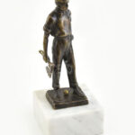 Franz Gruber - Austrian (1878-1945): Ready 'Favágó fiú'. Bronz, márvány talapzaton, jelzett, m: 24,5 cm