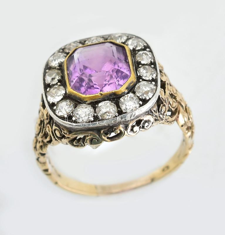 14K arany (Au) gyűrű ametiszttel és brillekkel (brill össz: 1,8ct) Jelzett. 8,9 g m: 65