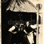 1940 Csíkszereda, Miercurea Ciuc; székely gyerekek a kútnál / Transylvanian folklore + '1940 Csíkszereda visszatért' So. Stpl.
