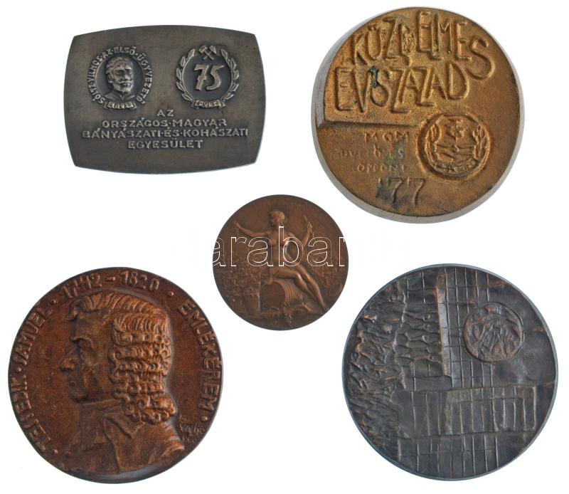 Vegyes 5 darabos bronz emlékérem és plakett tétel, közte 1967. '75 éves az Országos Magyar Bányászati és Kohászati Egyesület' ezüstözött bronz plakett (56x75mm) T:1--2