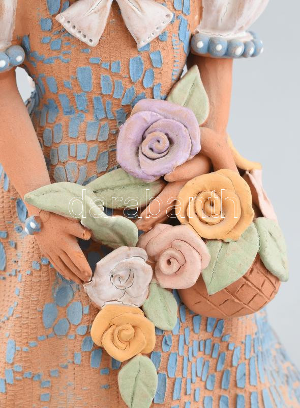 Bod Éva (1924-2004): Kislány, mázas kerámia figura, jelzett, kis kopásnyomokkal, nyaklánca sérült m: 25 cm - Image 3
