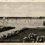 1934 Hajdúszoboszló, Gyógyfürdő, fürdőzők + 'COP - DEBRECEN - BUDAPEST 19 D' vasúti mozgóposta bélyegző (r)