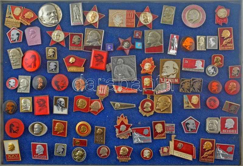 ~80-90 darabos vegyes jó állapotú 'Lenin' külföldi kitűző tétel műanyag tálcán ~80-90 pieces mixed foreign 'Lenin' pin lot in plastic tray