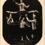 4 Lapay Sensatione Comis Sport Akt / Cirkuszi aktobaták / circus acrobats. photo