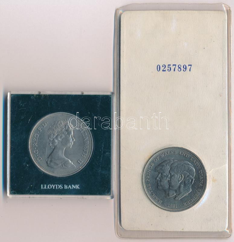 Nagy-Britannia 1972. 25p (1C) Cu-Ni 'II. Erzsébet és Fülöp herceg 25. házassági évfordulója' eredeti műanyag tokban + 1981. 25p (1C) Cu-Ni 'Károly és Diana esküvője' díszkarton lapon T:1,1- Great Britain 1972. 25p (1 Crown) Cu-Ni - Image 2