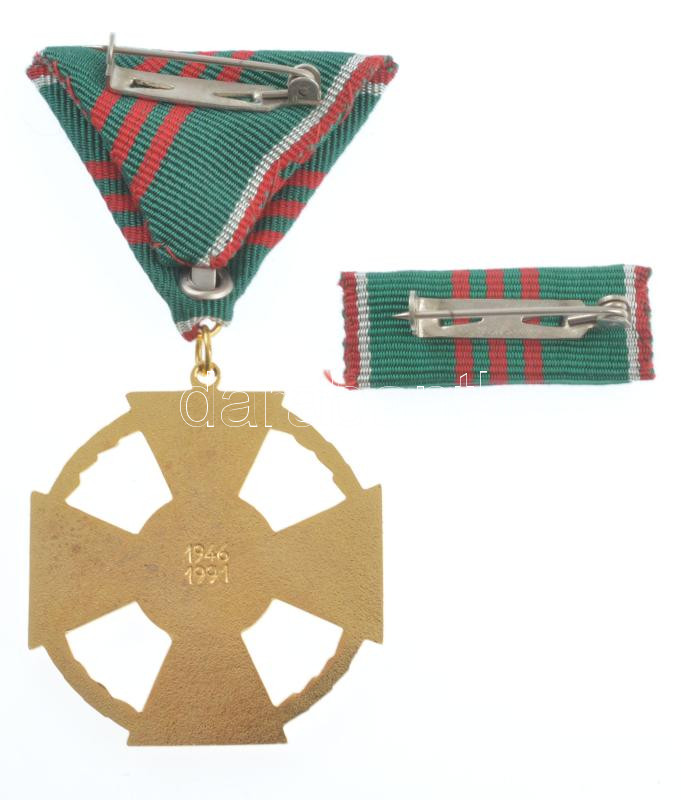 1991. 'Magyar Köztársasági Arany Érdemkereszt, polgári tagozat' aranyozott bronz kitüntetés mellszalagon, eredeti dísztokban, szalagsávval T:1 Hungary 1991. 'Golden Cross of Merit of the Hungarian Republic, Civil Grade' gilded bronzr - Image 2