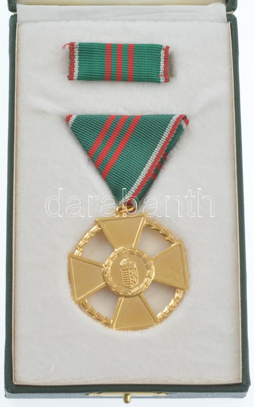 1991. 'Magyar Köztársasági Arany Érdemkereszt, polgári tagozat' aranyozott bronz kitüntetés mellszalagon, eredeti dísztokban, szalagsávval T:1 Hungary 1991. 'Golden Cross of Merit of the Hungarian Republic, Civil Grade' gilded bronzr - Image 3