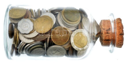 ~1kg vegyes, nagyrészt külföldi fémpénz tétel dugóval ellátott üvegben, közte sok különböző országból származó érme, többek között Kelet-Karibi Államok, Izrael, Törökország, Svédország, Mexikó stb. T:2-3 ~1kg mixed,