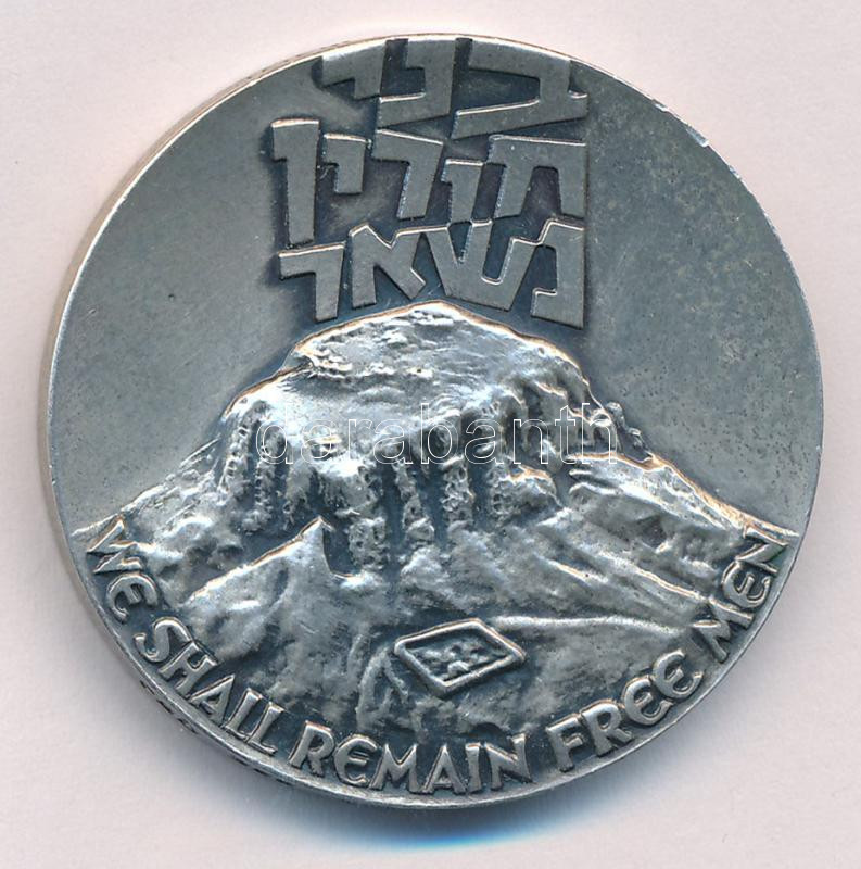 Izrael 1965. 'Masszáda nem eshet el újra' peremen jelzett Ag emlékérem, peremen sorszámozott '3518' sorszámmal (29,9g/0.935/35mm) T:1 Israel 1965. 'Masada shall not fall again' Ag commemorative medallion, hallmarked on edge, with '3518' - Image 2