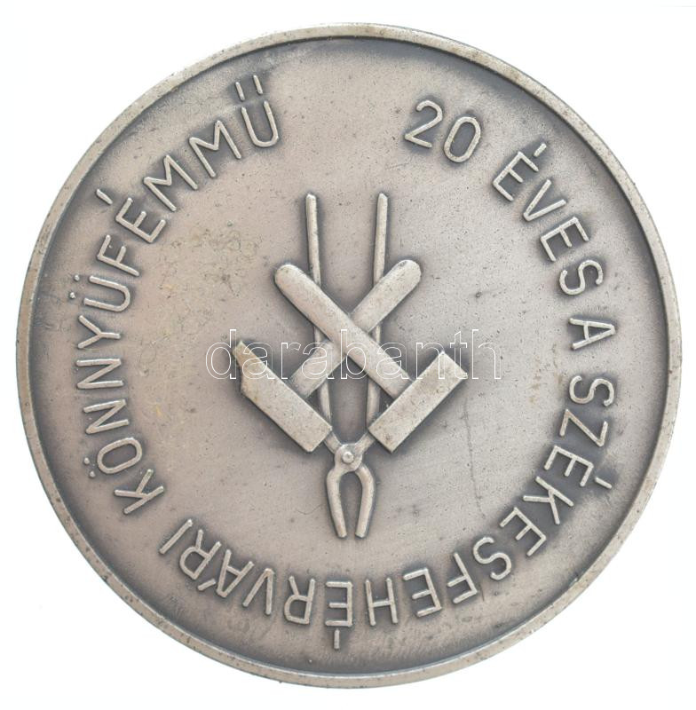 1962. '20 éves a Székesfehérvári Könnyűfémmű' kétoldalas ezüstpatinázott bronz emlékérem (60mm) T:1-,2 ragasztónyom