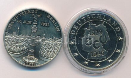Németország 1996. 'ECU - Németország' Cu-Ni emlékérem kapszulában (40mm) + 1991. 'Berlin kettéosztása - Német Szövetségi Köztársaság' kétoldalas Cu-Ni emlékérem (40mm) T:1 (PP)törött kapszula Germany 1996. 'Deutschland-ECU'