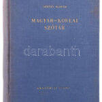 Sövény Aladár (szerk.): Magyar-koreai szótár. Bp., 1957, Akadémiai. Kiadói egészvászon kötés, kissé kopottas állapotban.