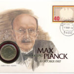 NSZK 1958F 2M aranyozott Cu-Ni 'Max Planck' érmés borítékon bélyegzős bélyeggel, német nyelvű leírással T:2 GFR 1958F 2 Mark gilt Cu-Ni 'Max Planck' in coin letter with stamp with description in German C:XF