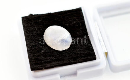 Labradorit holdkő, 4ct