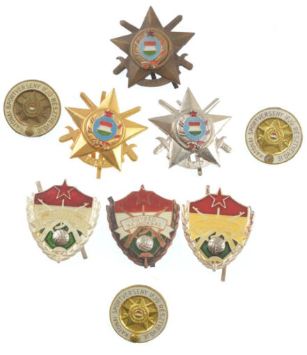 ~1960. 'Egység Bajnokság' zománcozott fém sapkajelvény (3db) + 'KTP' részben zománcozott fém sapkajelvény (3xklf: aranyozott, ezüstözött, bronz) + 'Katonai sportverseny ifjú résztvevője' zománcozott fém jelvény (3db, egyiken a