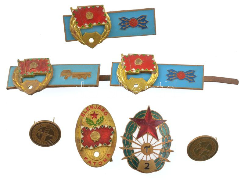 7db-os vegyes jelvénytétel, közte osztályos jelvények (teherautóvezető, távírász, híradós, élenjáró katona) T:2,2-