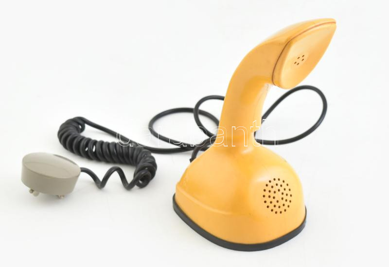 Ericofon, nincs kipróbálva. m: 21,5 cm, kopásokkal. Az Ericofon egy darabból álló műanyag telefon, amelyet a svéd Ericsson cég készített, és a 20. század második felében forgalmazták. Ez volt az első olyan kereskedelmi forgalomba