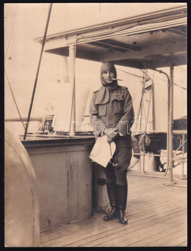 1917 A k.u.k. haditengerészeti repülő sorhajóhadnagy egy cirkáló fedélzetén 23x17 cm