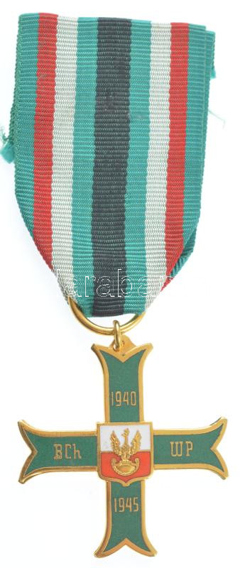 Lengyelország ~1990. 'Paraszt Zászlóalj / 1940-1945' aranyozott, zománcos kitüntetés mellszalagon (42x42mm) T:1 Poland ~1990. 'Zywia i Bronia / 1940-1945' gilded, enamelled decoration with ribbon (42x42mm) C:UNC