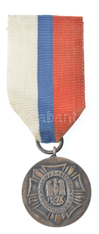 Lengyelország ~1979. 'LOK - Nemzeti Védelmi Liga' ezüstözött bronz kitüntetés mellszalagon (32mm) T:1- Poland ~1979. 'LOK - Za Zasługi Dla Ligi Obrony Kraju' silver plated bronze decoration with ribbon (32mm) C:AU