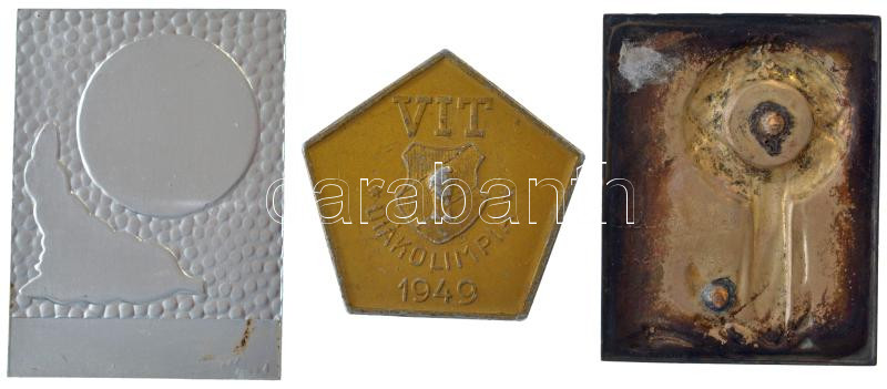 6 darabos magyar bronz és fém emlékérem, emlékplakett és díjplakett tétel, közte Peternák Gusztáv (1928-) 1975. 'Komárom megyei Vasas Sportnap / Hazánk 30 éve szabad 1945-1975' kétoldalas bronz emlékérem (60mm) T:1-,2 közte patina - Image 4