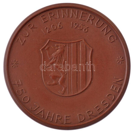 Német Demokratikus Köztársaság 1956. 'Drezda fennállásának 750. évfordulója' kétoldalas Meissen porcelán emlékérem sérült tokban (62mm) T:1- German Democratic Republic 1956. '750th anniversary of Dresden' two-sided Meissen