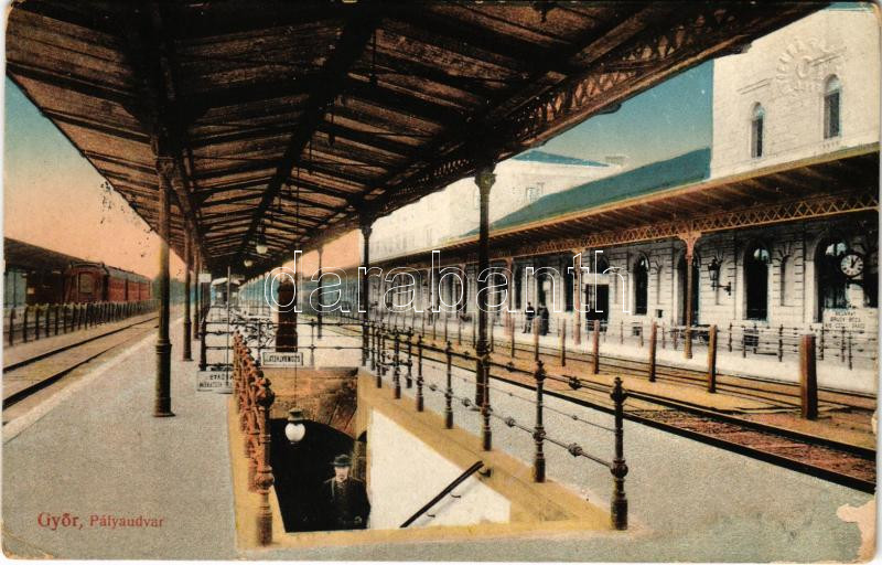 1916 Győr, pályaudvar, vasútállomás, fafedeles váró. Vasúti levelezőlapárusítás 10. 1915. (EK)