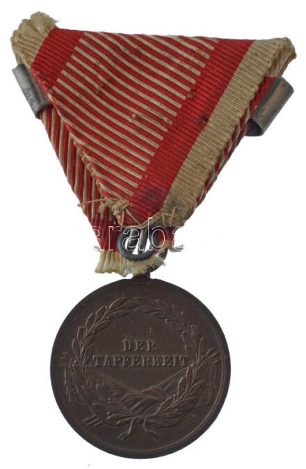 1914. 'Ferenc József Bronz Vitézségi Érem, ismételt adományozás' bronz kitüntetés sérült mellszalaggal és ismétlőpánttal. Szign.: Tautenhayn T:2 Hungary 1914. 'Franz Joseph Medal for Bravery bronze, awarded for the second time' Br