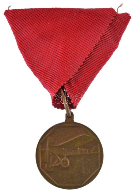 1917. 'Az AVIATIKÁÉRT' bronz emlékérem mellszalagon, melyet az 1917-es Hadirepülőgép kiállításon árultak a magyar aviatika anyagi támogatása céljából (27mm) T:1- Hungary 1917. 'For Aviation' bronze commemorative medallion on ribbon,