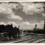 1939 Győr, látkép a Rába part mellől vasúti sínekkel, templomok. photo