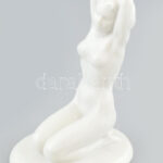 Drasche térdelő női akt, fehér mázas porcelán, jelzett, hibátlan, m: 13 cm