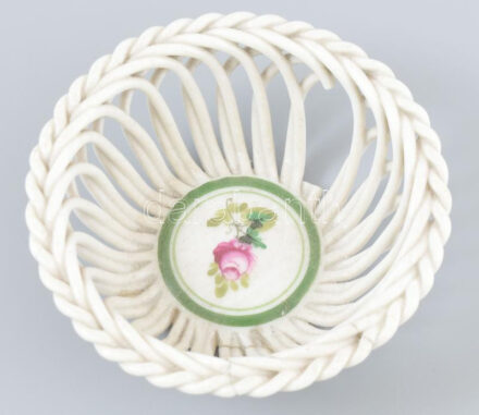 Herendi virág mintás porcelán fonott tálka. Kézzel festett, jelzett, törött d: 9,5 cm