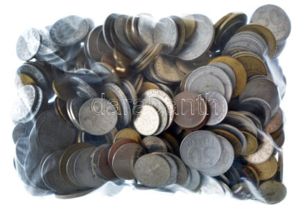Vegyes, magyar és külföldi érmetétel mintegy ~1kg súlyban T:vegyes Mixed, Hungarian and foreign coin lot (~1kg) C:mixed