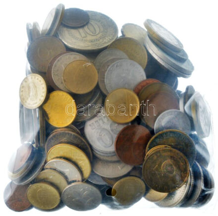 Vegyes, magyar és külföldi érmetétel mintegy ~2kg súlyban T:vegyes Mixed, Hungarian and foreign coin lot (~2kg) C:mixed