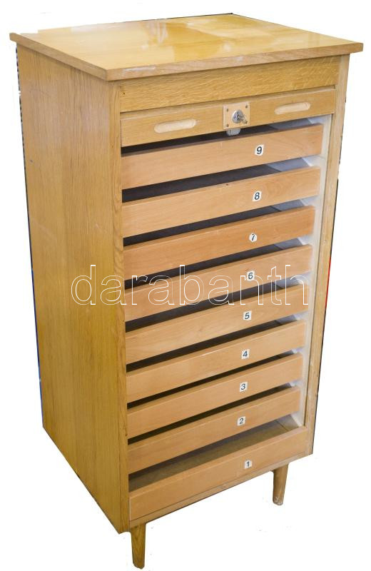 1960-70 körül. Faipari Szövetkezet Zalaszentgrót. Szocreál 9 fiókos redőnyös szekrény. Faforgácslap, fűrészáru, enyvezett lemez. Felületi kidolgozás: poliészter és nitrolakkos felületi kezelése. Fodor András Kossuth-díjas - Image 2